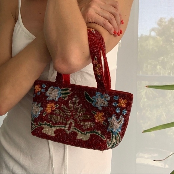 SWEE LO New York vibrant red flower designer little bag- purse, beaded handmade - Picture 3 of 10